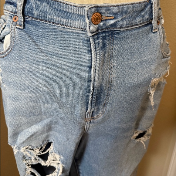 American Eagle Outfitters Ripped Light Blue Mom Jeans - Picture 3 of 12
